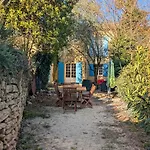 T3 Dans Un Mas Provencal Proche Avignon Pujaut