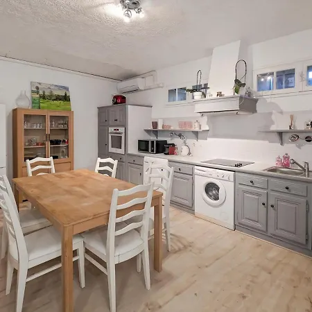 T3 Dans Un Mas Provencal Proche Avignon 아파트 *