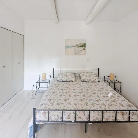 Apartment T3 Dans Un Mas Provencal Proche Avignon Pujaut