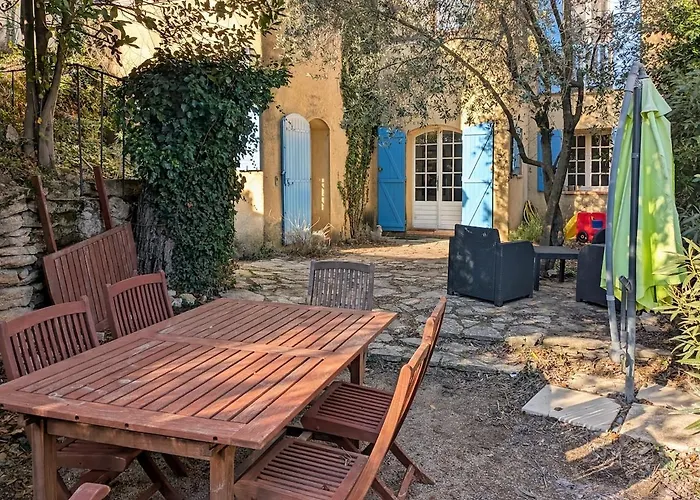 T3 Dans Un Mas Provencal Proche Avignon Pujaut